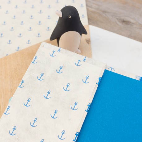 PCDS004 - Le rabat intérieur est fait avec le même papier de création qu'en couverture.
